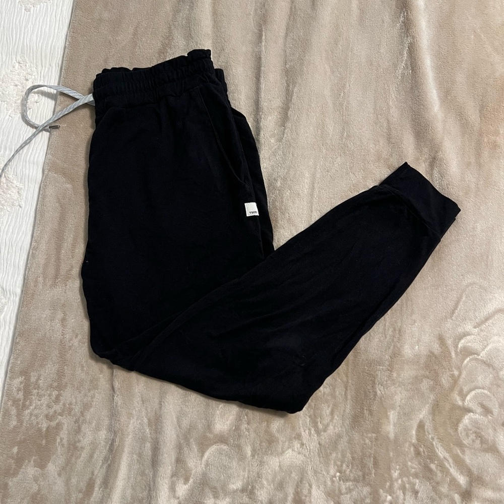 Vuori Black Performance Joggers SZ small